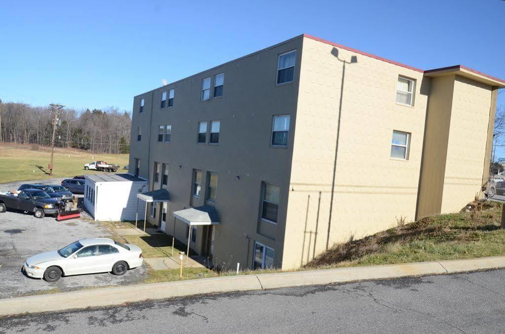 Red Carpet Inn & Suites Ebensburg ภายนอก รูปภาพ