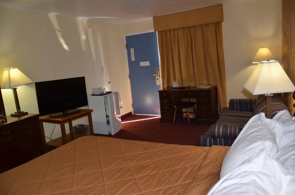 Red Carpet Inn & Suites Ebensburg ภายนอก รูปภาพ