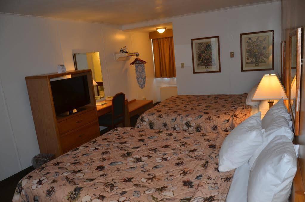 Red Carpet Inn & Suites Ebensburg ภายนอก รูปภาพ