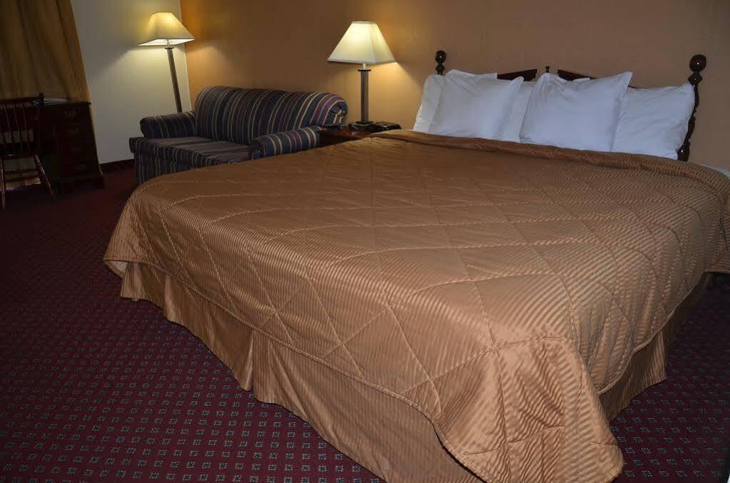 Red Carpet Inn & Suites Ebensburg ภายนอก รูปภาพ